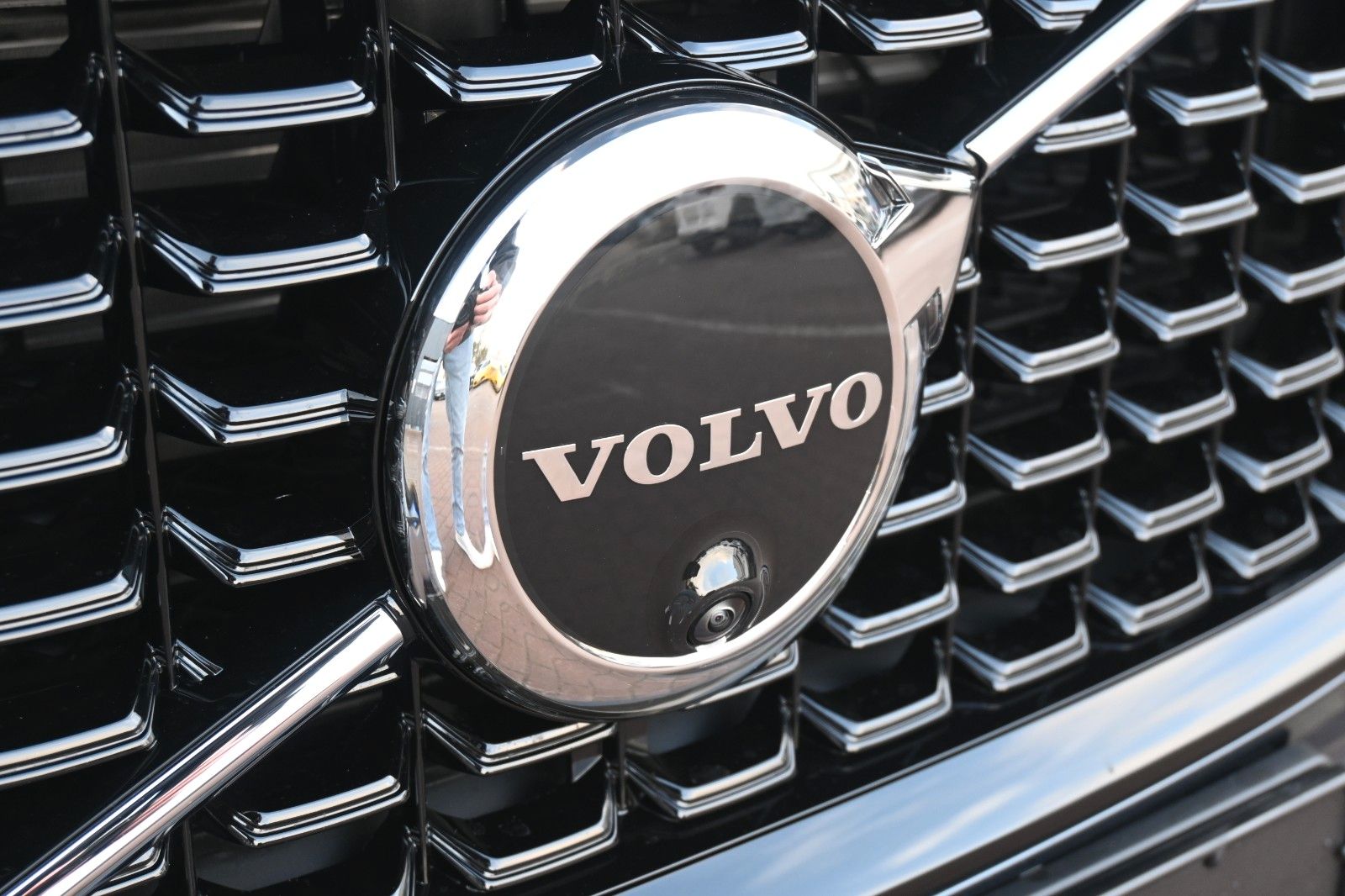 Volvo XC60 B5 AWD Plus Dark*FSHZG*360°*H&K*ACC*AHK