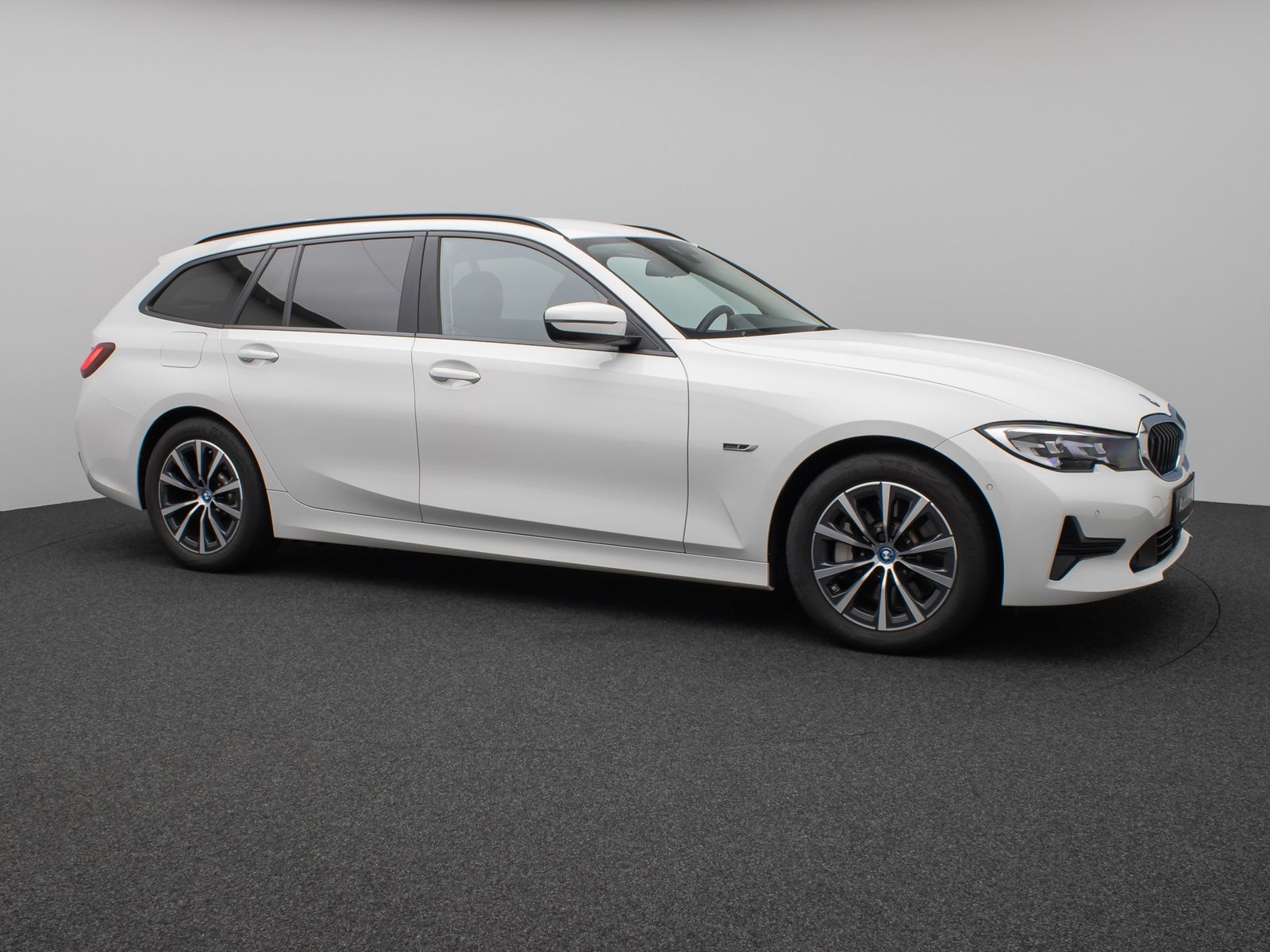 BMW 330e - Samsaru's Car Outlet