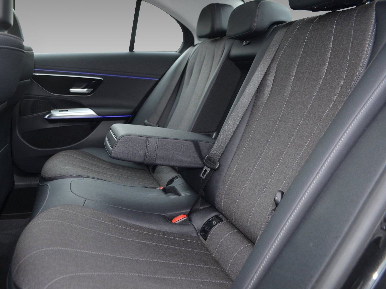 Mercedes-Benz E 220 d Avantgarde - Samsaru's Car Outlet