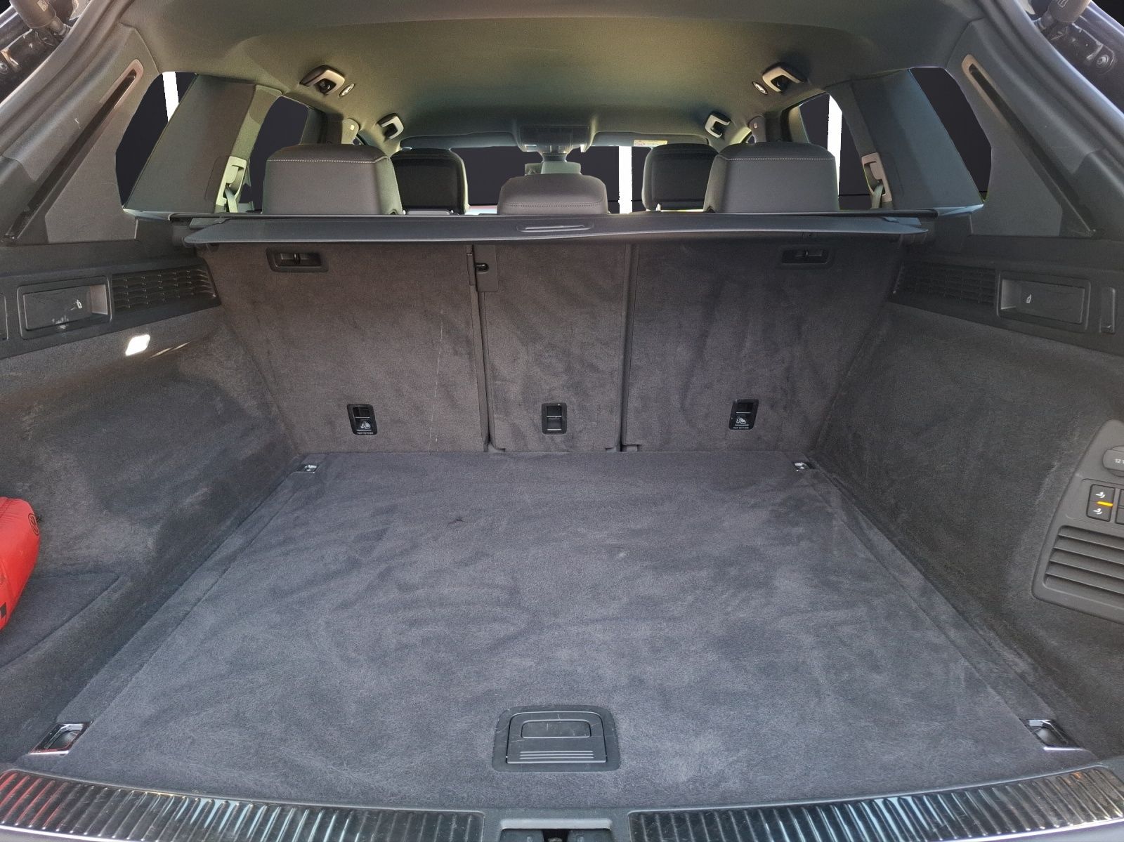 Volkswagen Touareg TDI R-Line 4M - Samsaru's Car Outlet