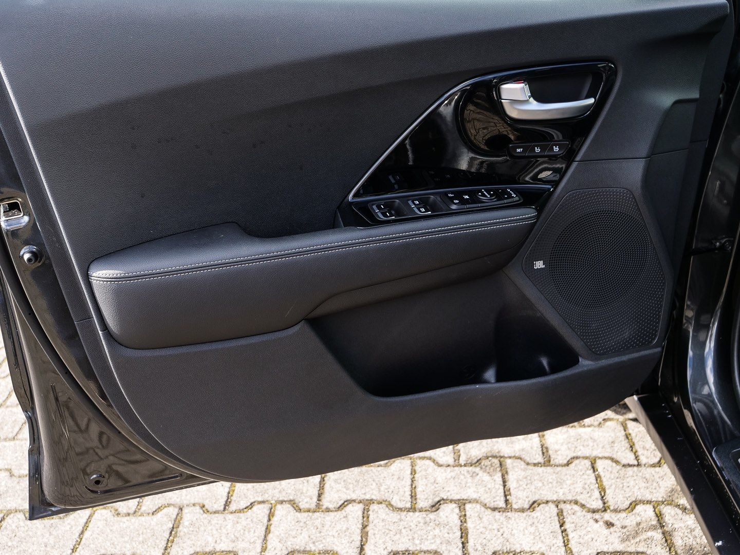 Kia Niro 1.6 GDI Spirit Plug-in Hybrid - Samsaru's Car Outlet