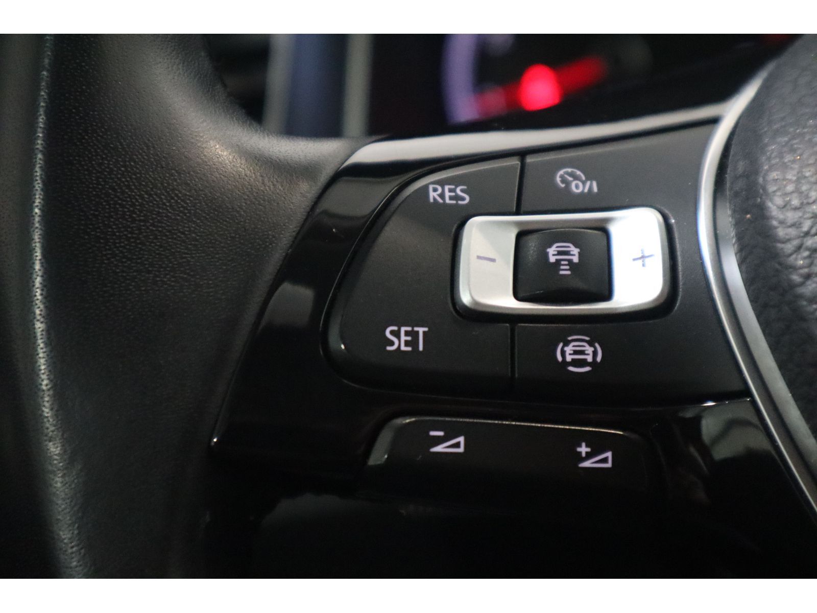 Volkswagen T-Roc 1.0 TSI - Samsaru's Car Outlet
