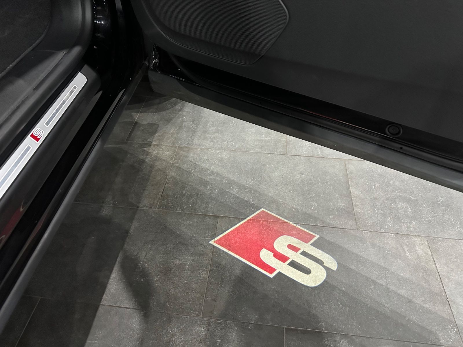 Audi Q8 quattro Competition S Line / Carbon/ Matrix