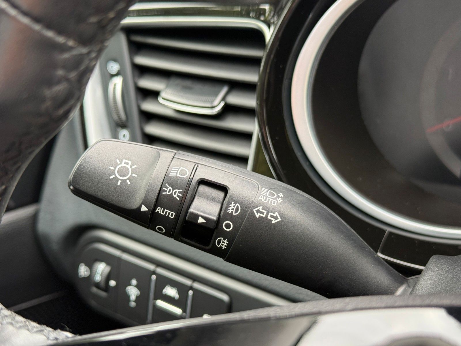 Kia Ceed 1.6 CRDi Vision - Samsaru's Car Outlet