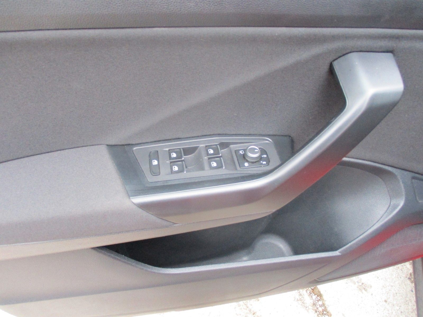 Volkswagen T-Roc Sport - Samsaru's Car Outlet