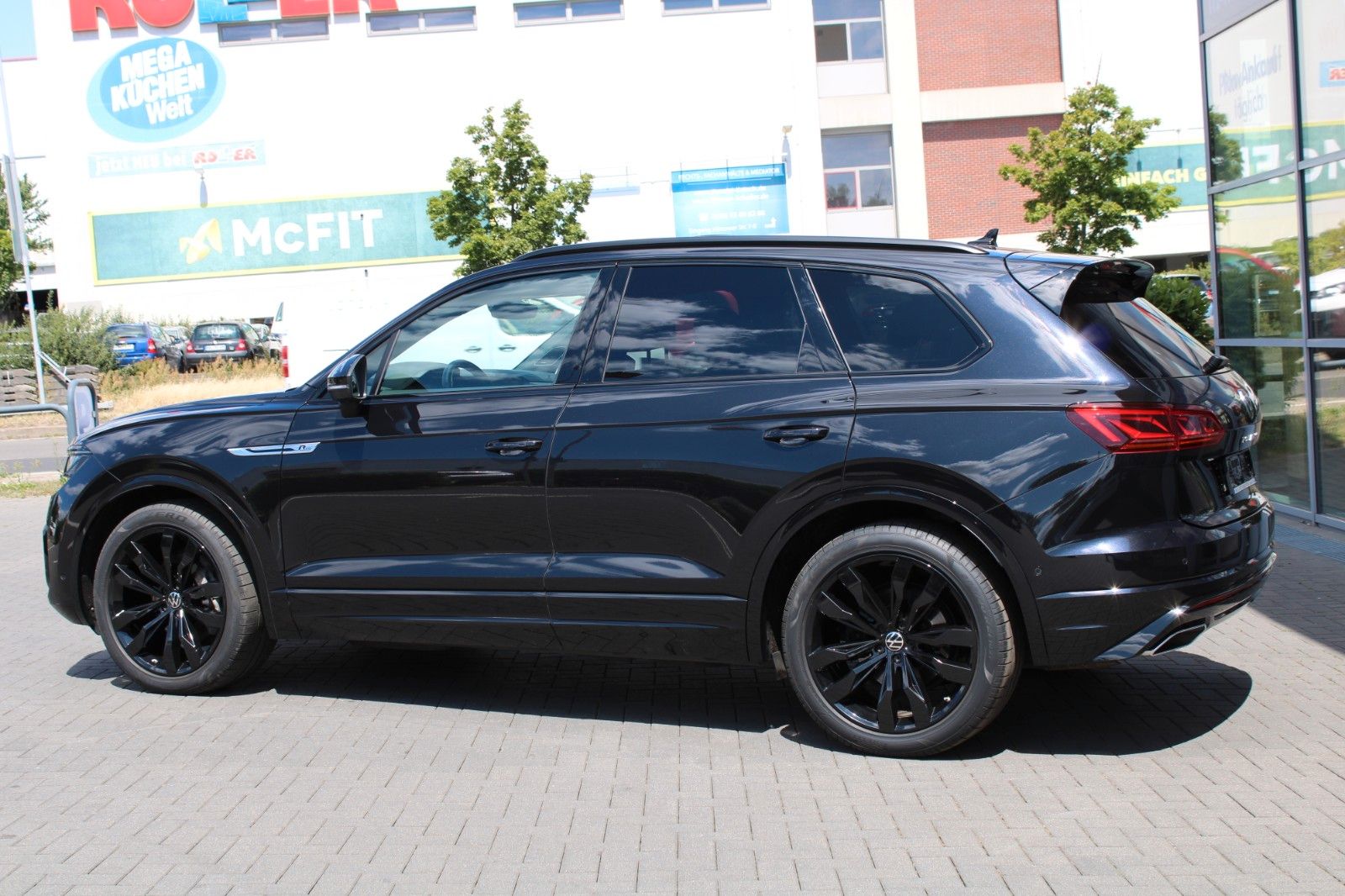 Volkswagen Touareg TDI R-Line - Samsaru's Car Outlet