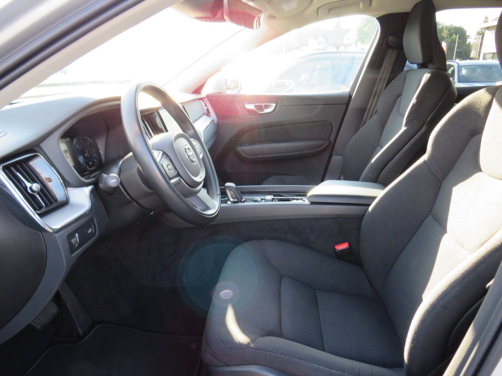 Volvo XC60 Momentum Pro AWD *PANO *AHK *KAMERA