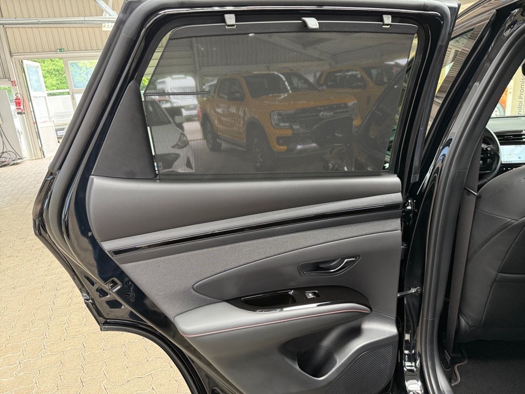 Hyundai TUCSON 1.6 T-GDi Plug-in-Hybrid 4WD N Line - Samsaru's Car Outlet