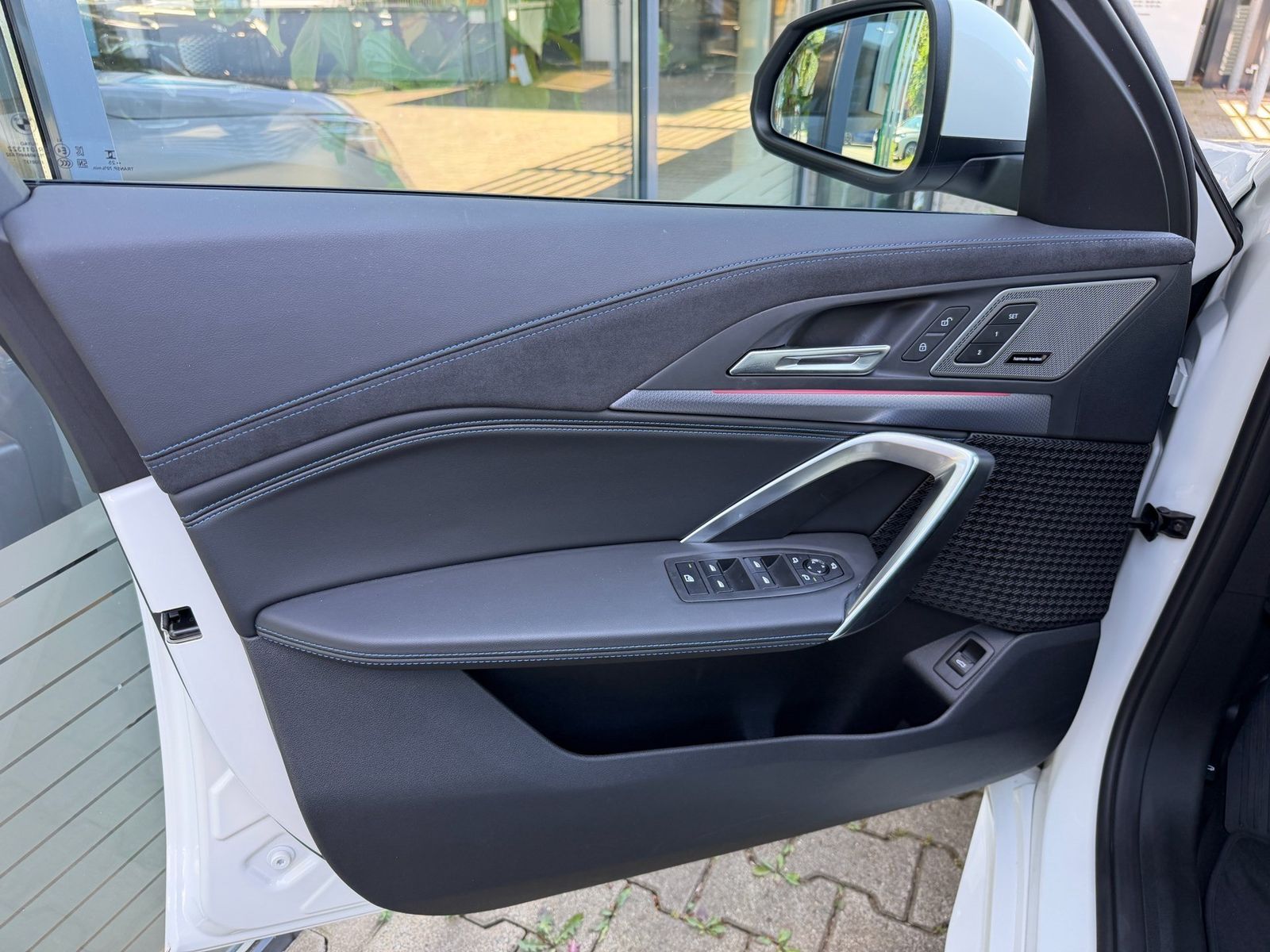 BMW X2 xDrive20d M Sport AHK PANO h&k Massage DA+