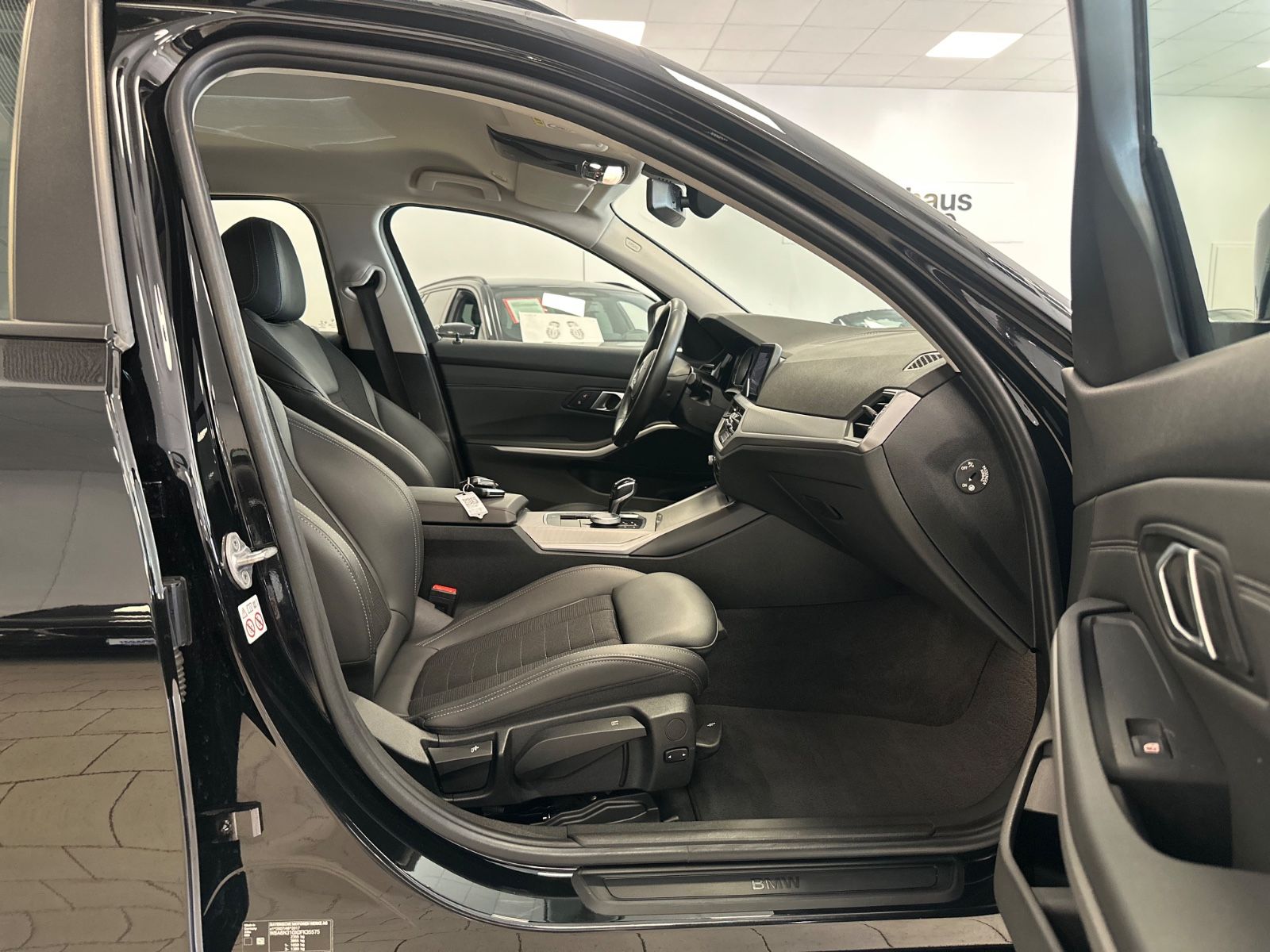 BMW 330e - Samsaru's Car Outlet