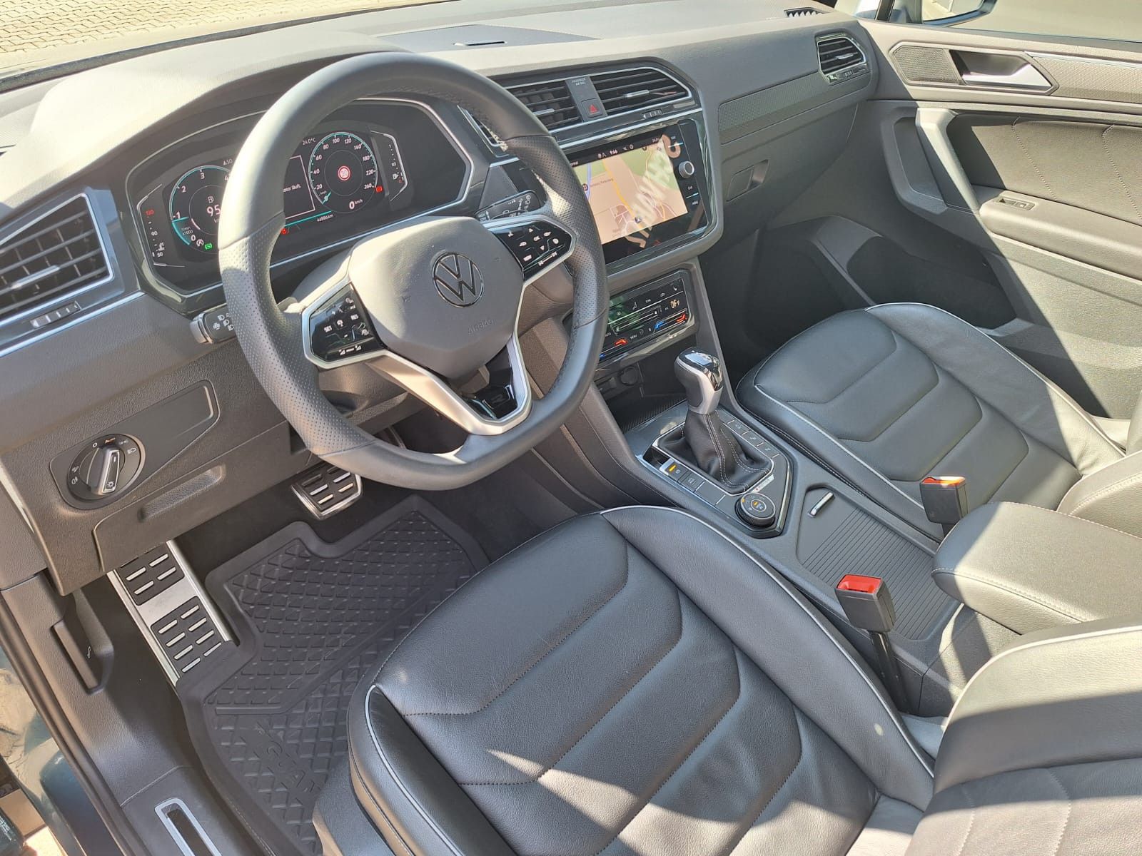 Volkswagen Tiguan R-Line 4Motion DSG - Samsaru's Car Outlet