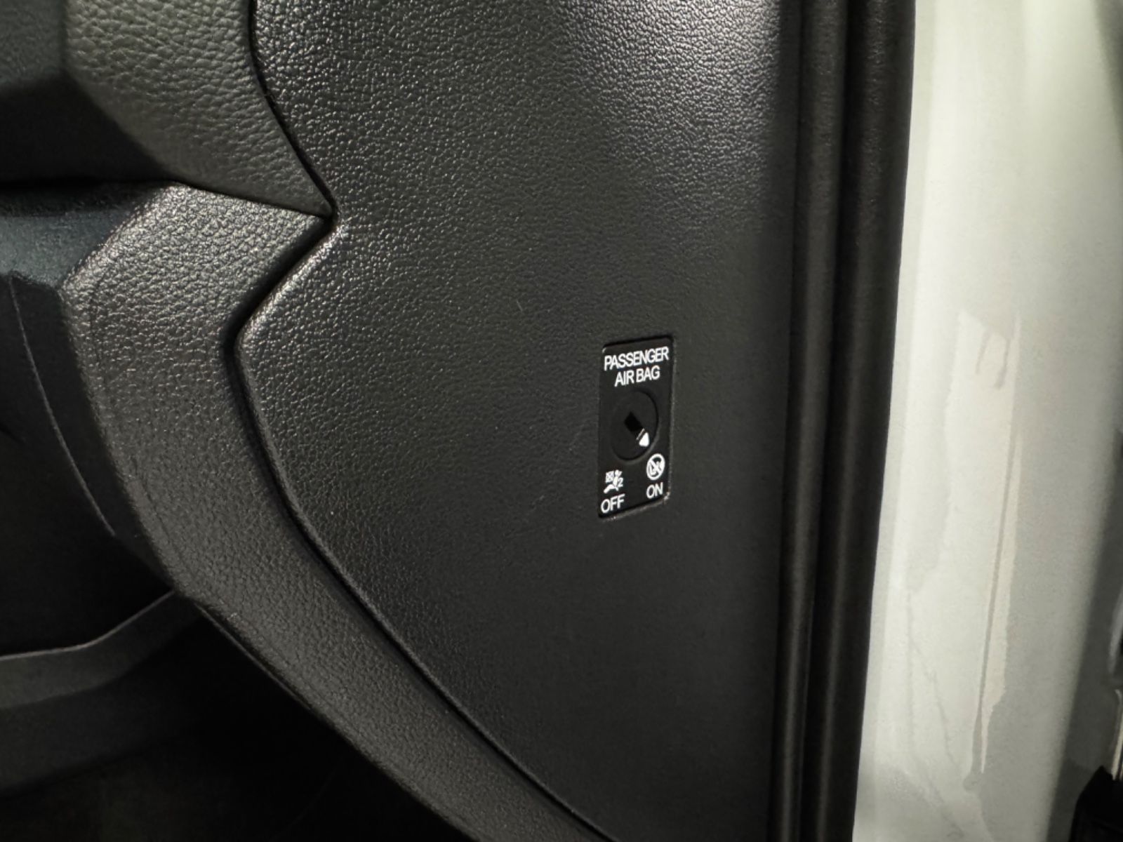 Volkswagen T-ROC 2.0TDI R-Line - Samsaru's Car Outlet