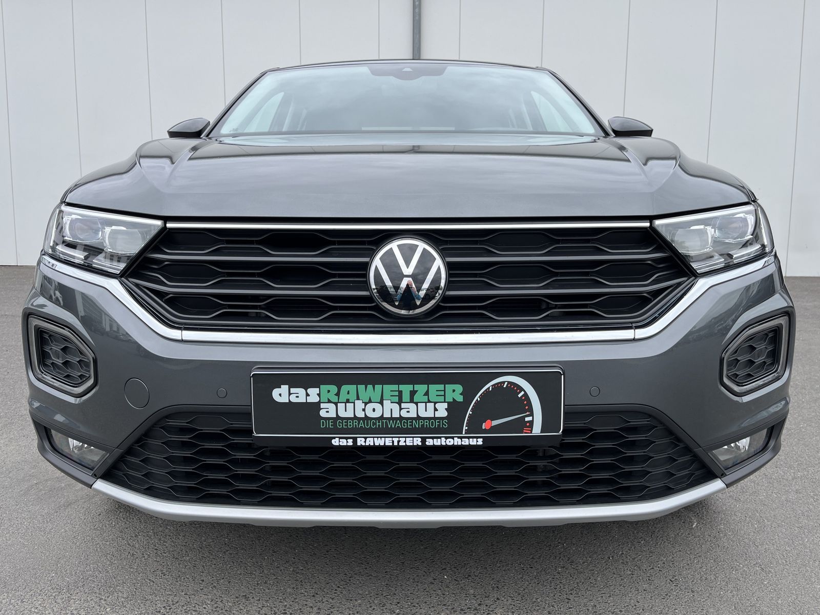 Volkswagen T-Roc 1.5 TSI DSG UNITED - Samsaru's Car Outlet