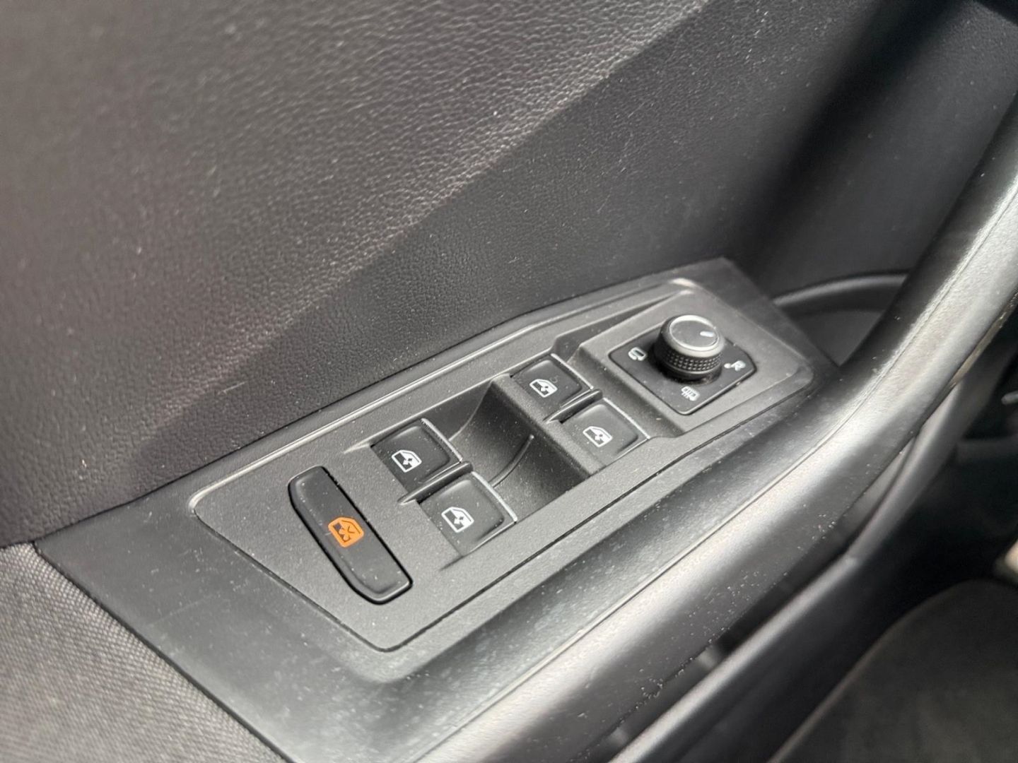 Volkswagen T-Roc IQ.DRIVE 1.5 TSI DSG - Samsaru's Car Outlet