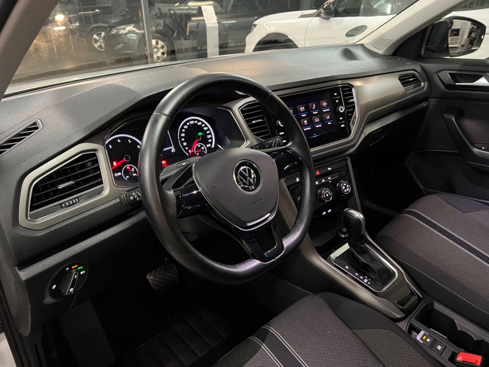 Volkswagen T-Roc Style - Samsaru's Car Outlet