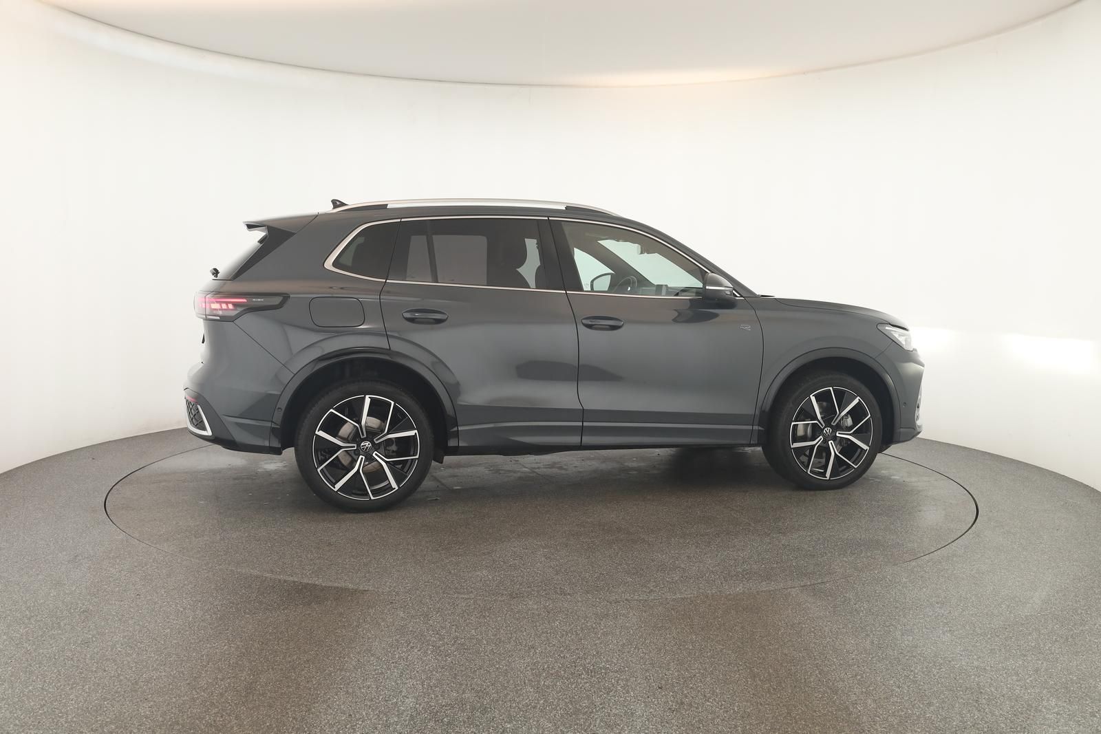 Volkswagen Tiguan 2.0 TDI 4M DSG R-Line Leder Pano Navi 360