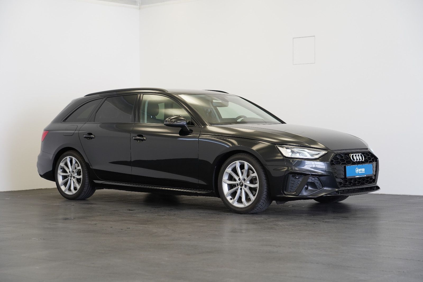 Audi A4 Avant 35 TFSI S Line S-Tronic - Samsaru's Car Outlet