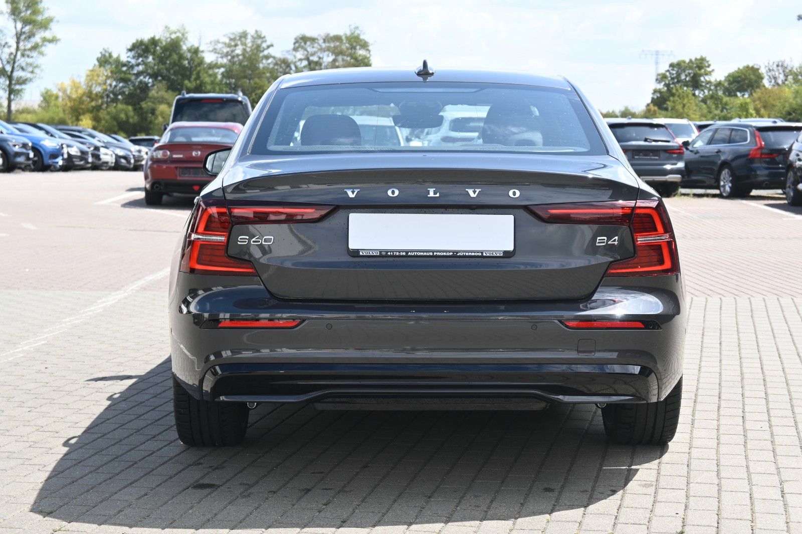 Volvo S60 B4 Benzin Plus Dark*PANO*STHZG*360°*H&K*