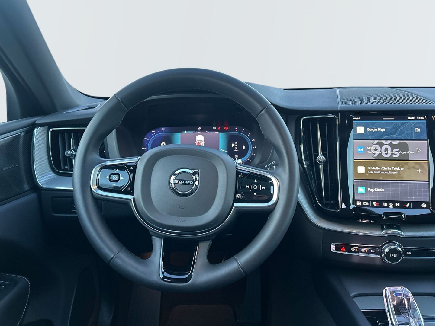 Volvo XC60 B4 Benzin Plus Dark 20'' AHK ACC Harman DAB