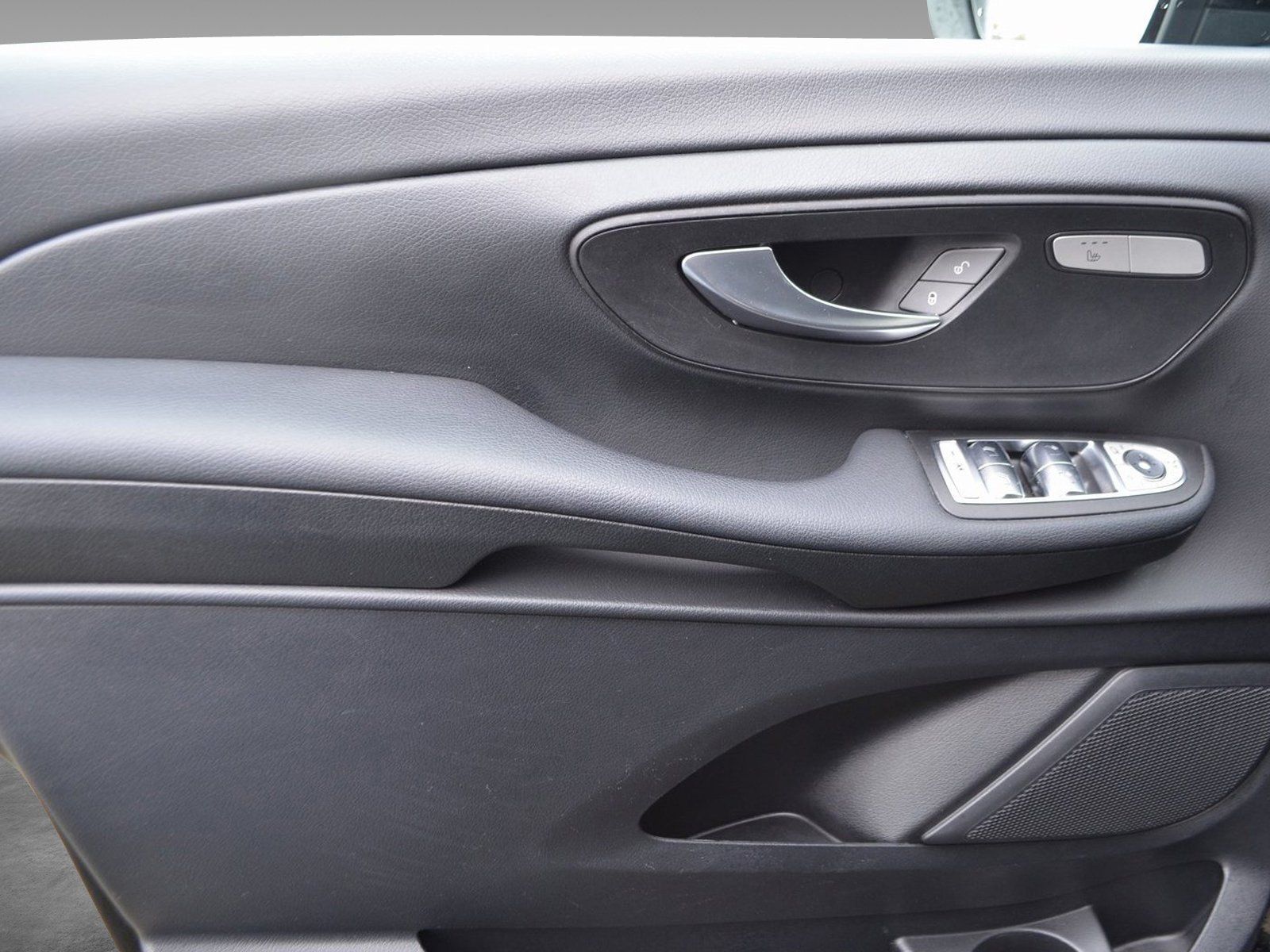 Mercedes-Benz V 220 d 4M EDITION - Samsaru's Car Outlet