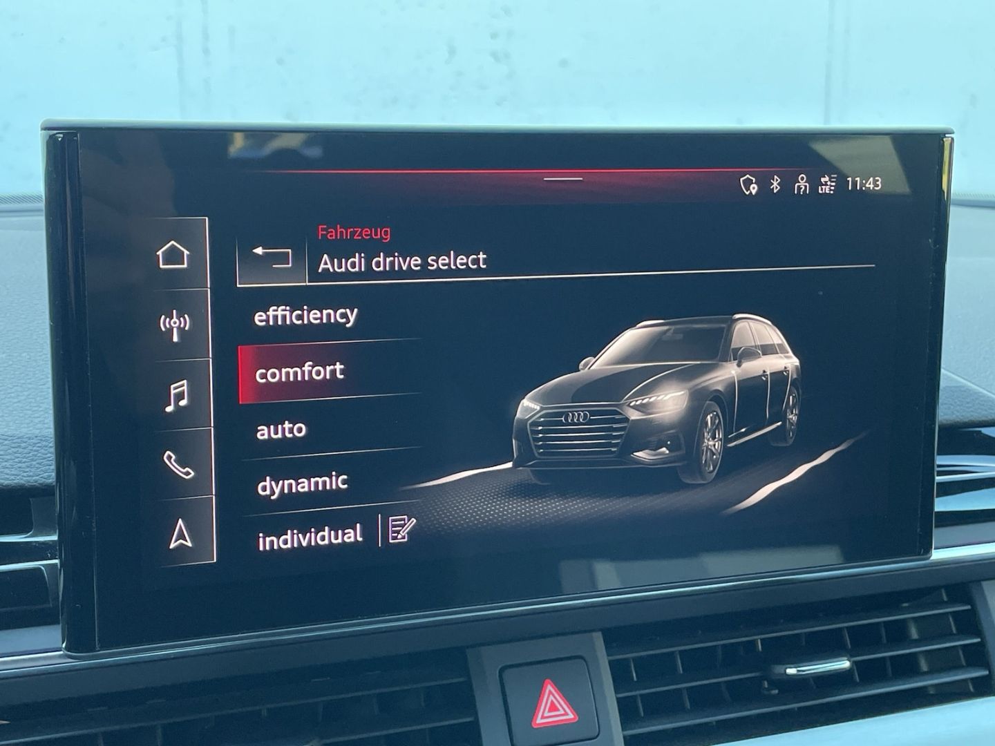 Audi A4 40 TFSI Avant S line quattro Matrix/AHK/Pano/