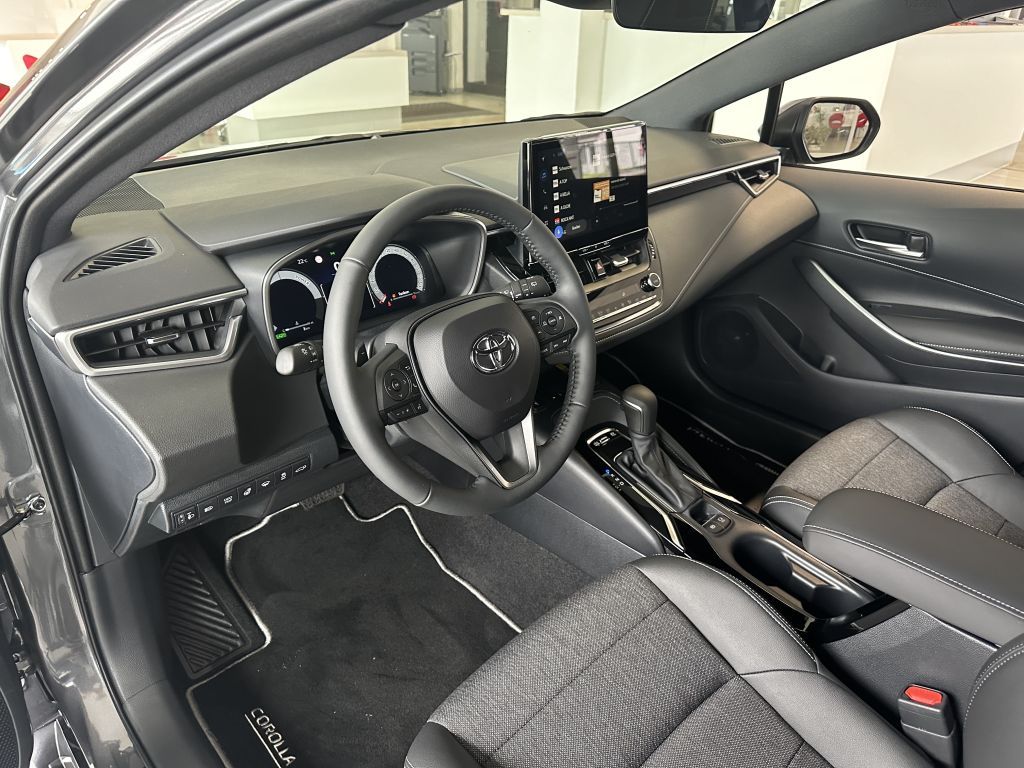 Toyota Corolla 2.0 Hybrid Touring Sports Team D