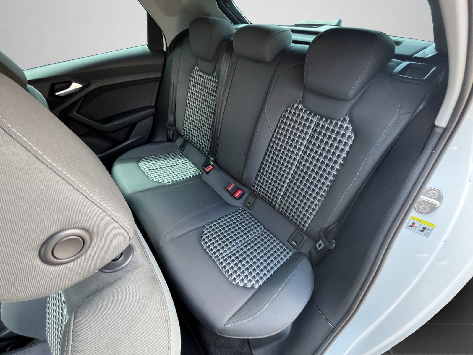 Audi A1 Sportback 1.5 TFSI S-TRONIC - Samsaru's Car Outlet