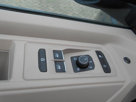 Volkswagen T7 Multivan Life 2.0 TSI DSG - Samsaru's Car Outlet