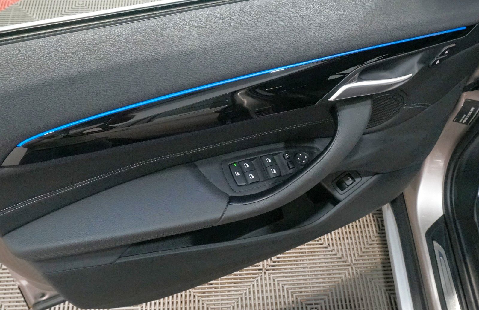BMW X1 xDrive 20 d xLine - Samsaru's Car Outlet