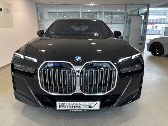 BMW 740 d xDrive M Sport PanoSky StHzg IconGl Aktivl