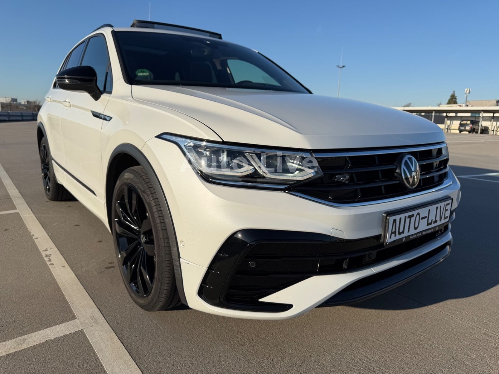 Volkswagen Tiguan 2.0 TDI*4M*DSG*R LINE*PANO*IQ-LED*AHK*VOL