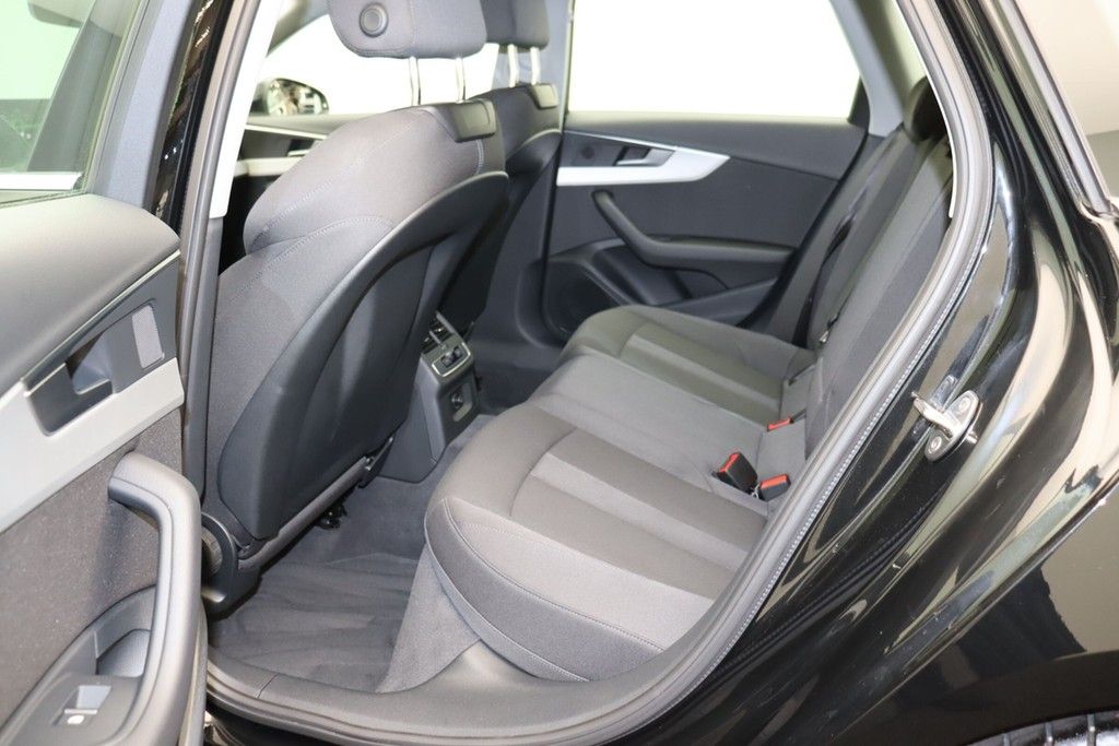 Audi A4 Avant 40 TFSI S line - Samsaru's Car Outlet