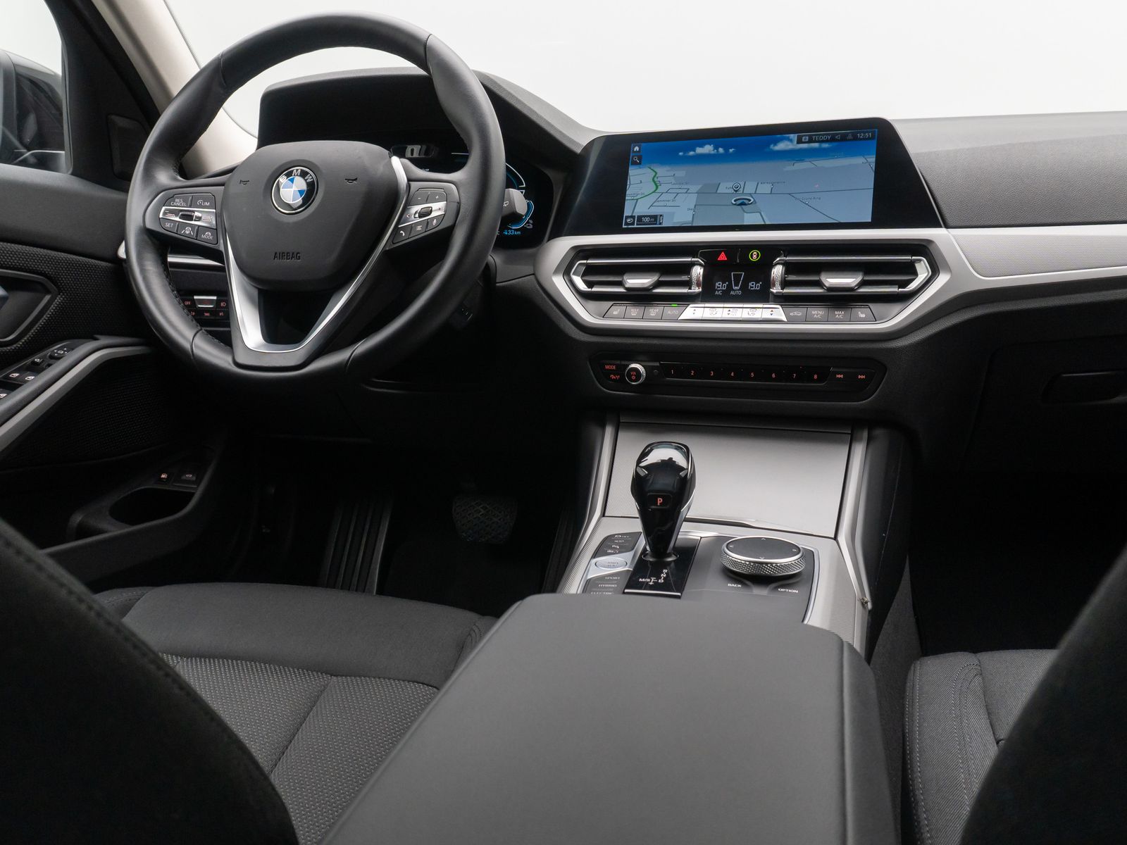 BMW 330e xD - Samsaru's Car Outlet