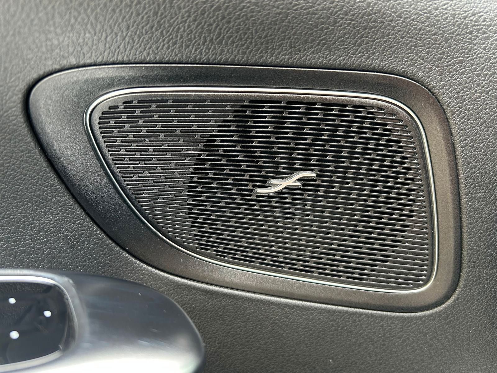 Mercedes-Benz C 220 d AMG Line - Samsaru's Car Outlet