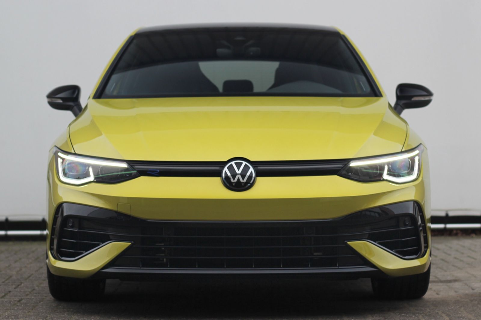 Volkswagen Golf 2.0 TSI R 4Motion - Samsaru's Car Outlet
