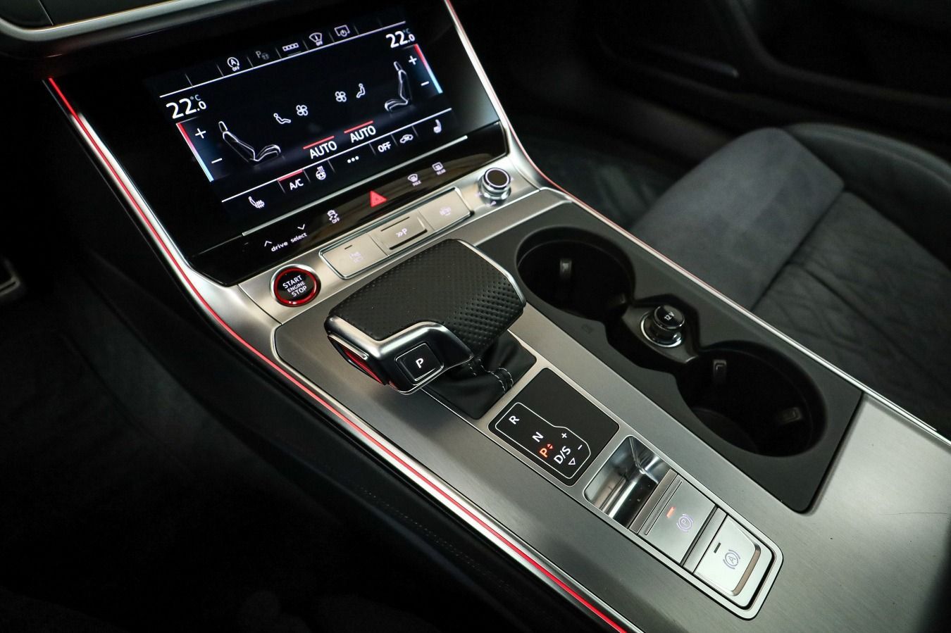 Audi RS 6 Avant*LASER*RS-AGA*280KM/H*HUD*AHK*PANO*OPT