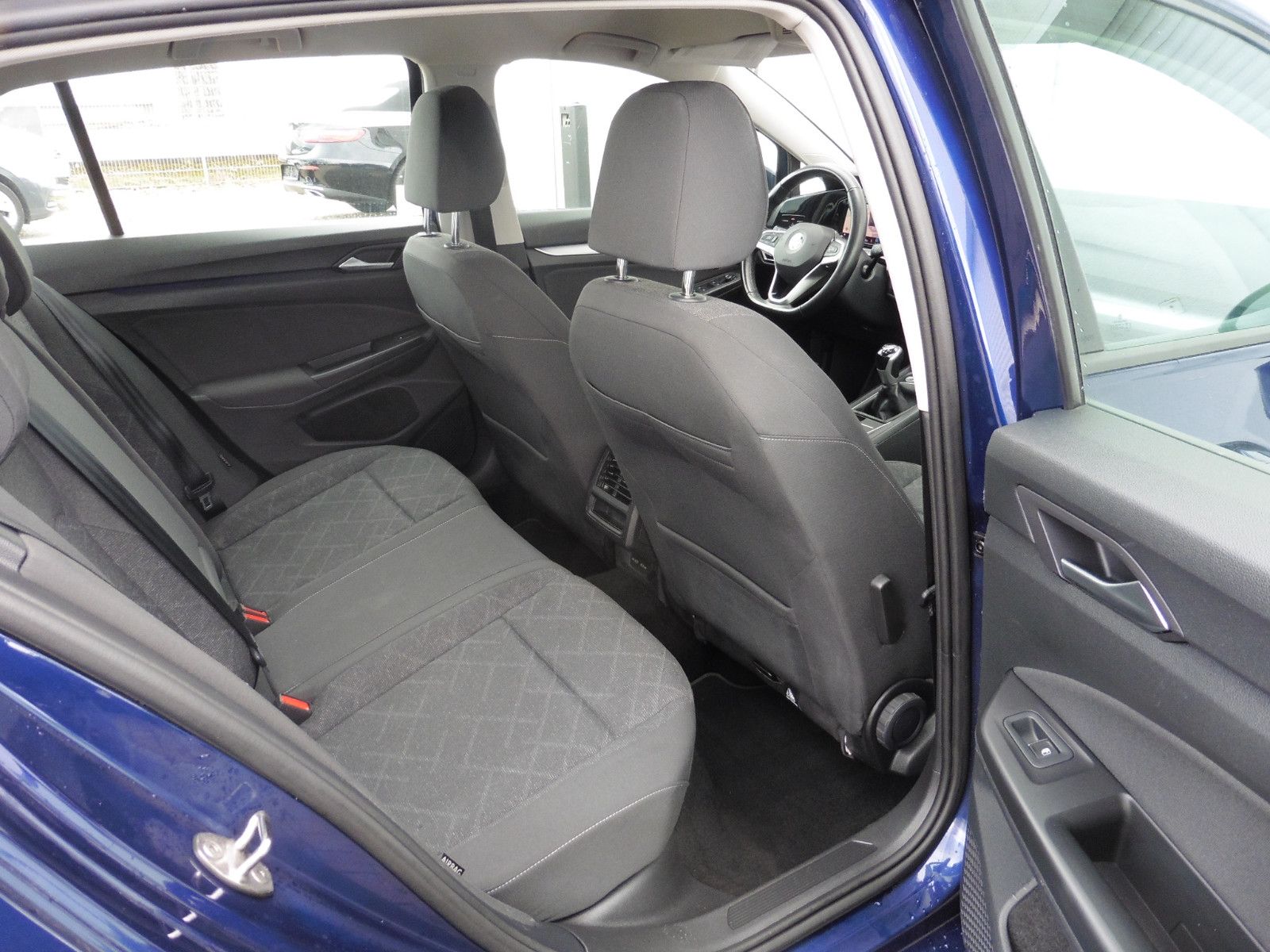Volkswagen Golf 2.0 TDI LIFE - Samsaru's Car Outlet