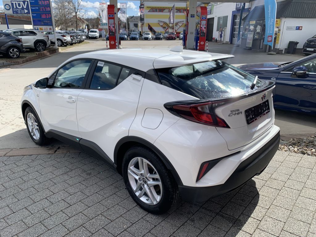 Toyota C-HR Hybrid Flow - Samsaru's Car Outlet