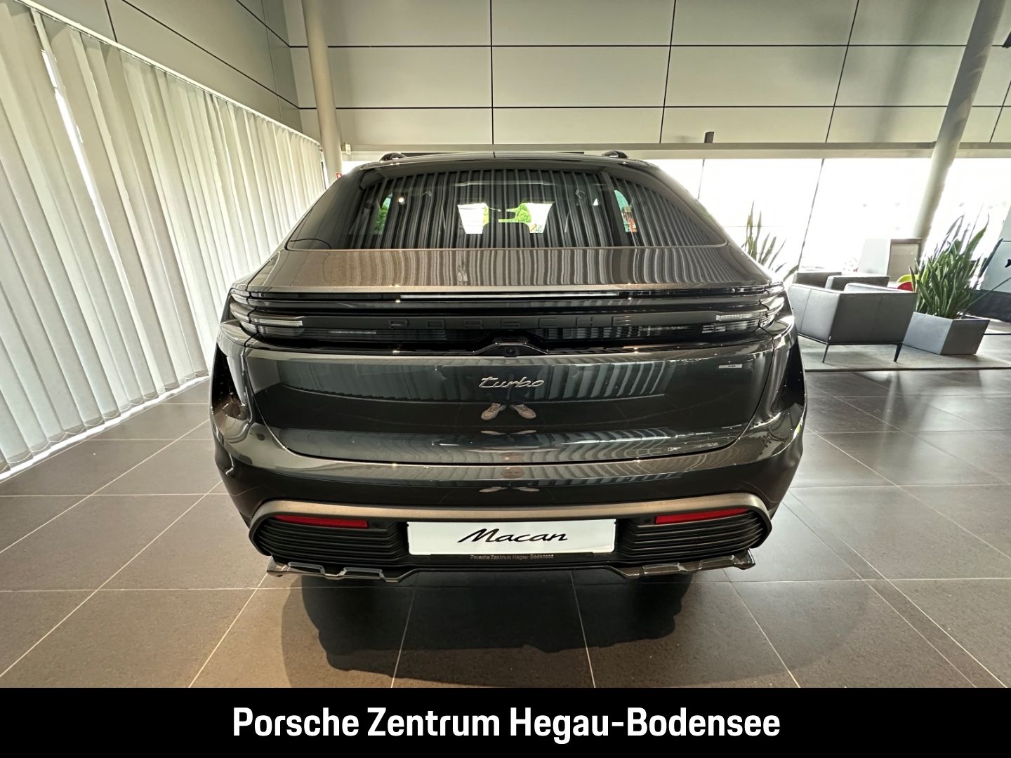 Porsche Macan Turbo/Electric Sport/Hinterachslenkung/Mat