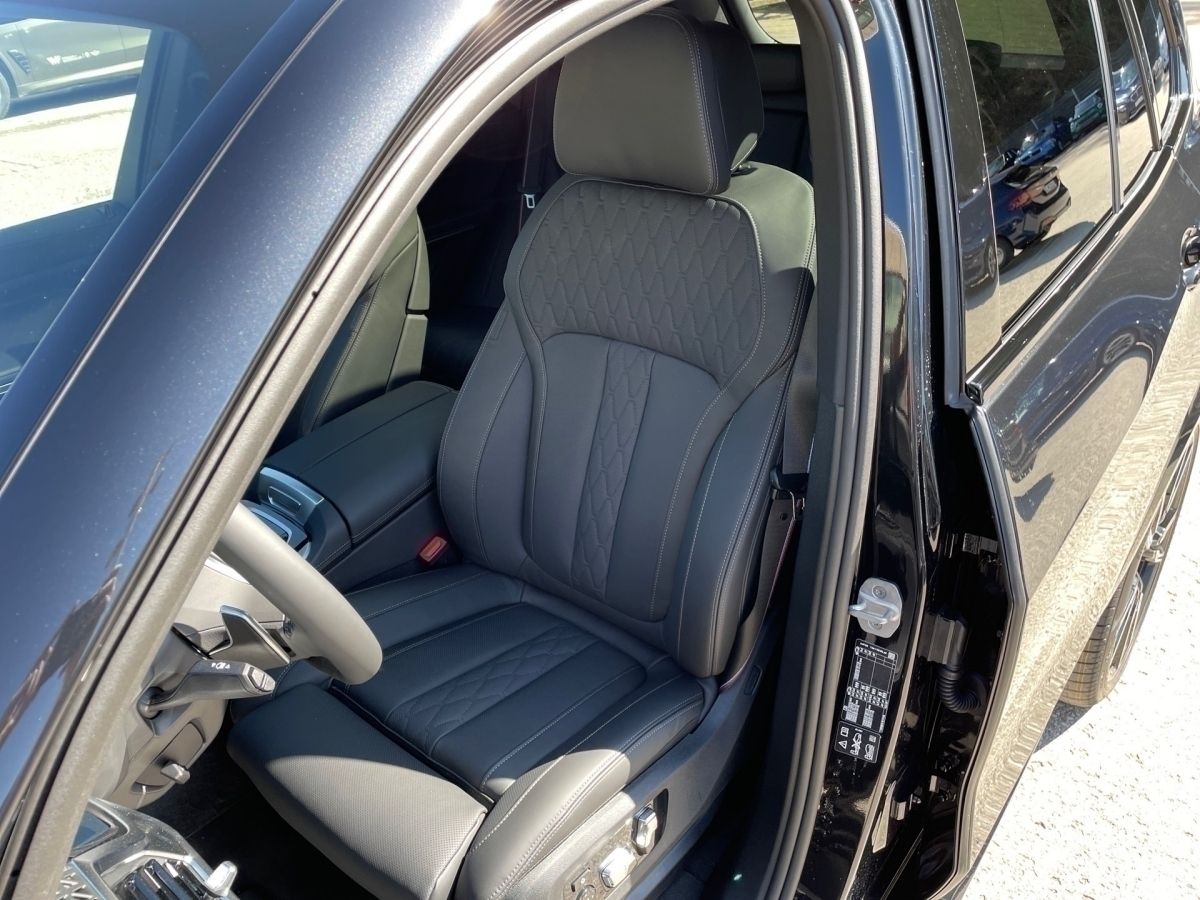 BMW X5 xDrive40d M Sport B&W KeyLess Pano STH AHK Ai