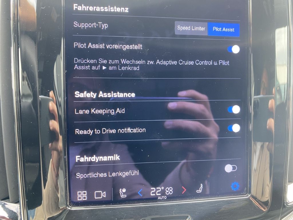 Volvo XC60 R Design Recharge Plug-In Hybrid AWD T8 Twi