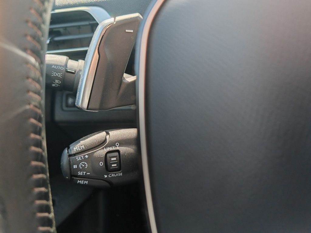 Peugeot 3008 BlueHDI 130 EAT8 KOMFORTSITZ - Samsaru's Car Outlet