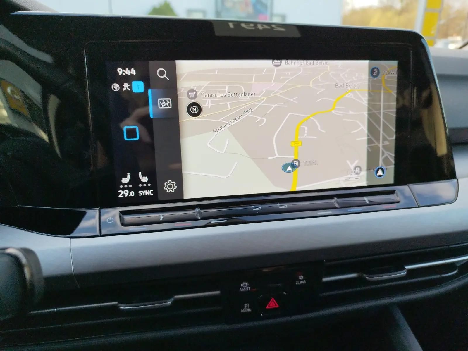 Volkswagen Golf Life 1.5 TSI - Samsaru's Car Outlet