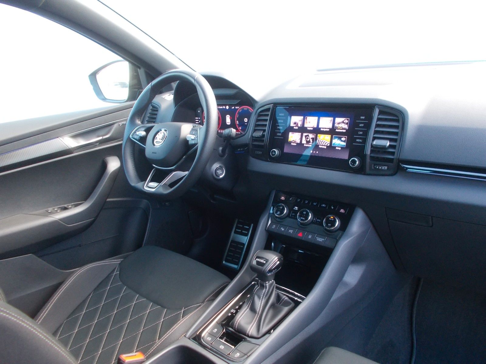 Skoda Karoq  1.5 TSI Sportline * DSG * Navi *AHK *360°
