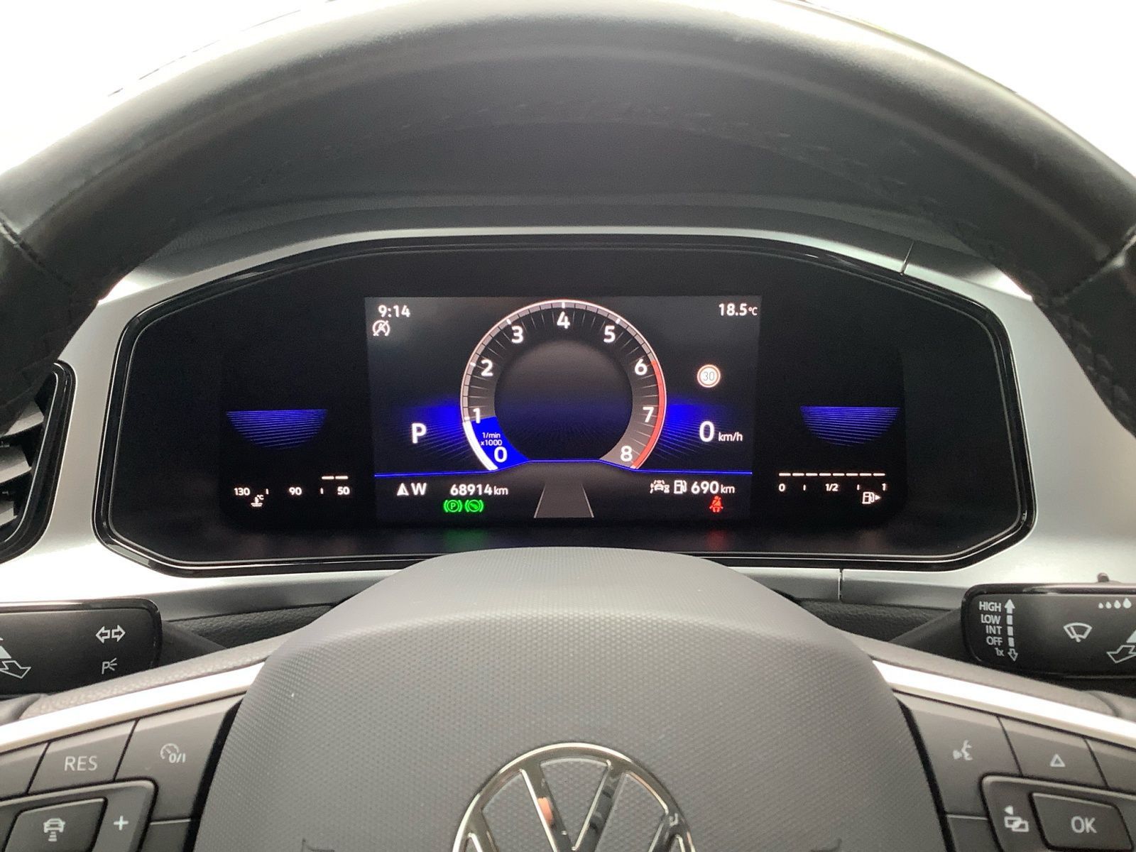 Volkswagen T-Roc 1.5 TSI DSG Life - Samsaru's Car Outlet