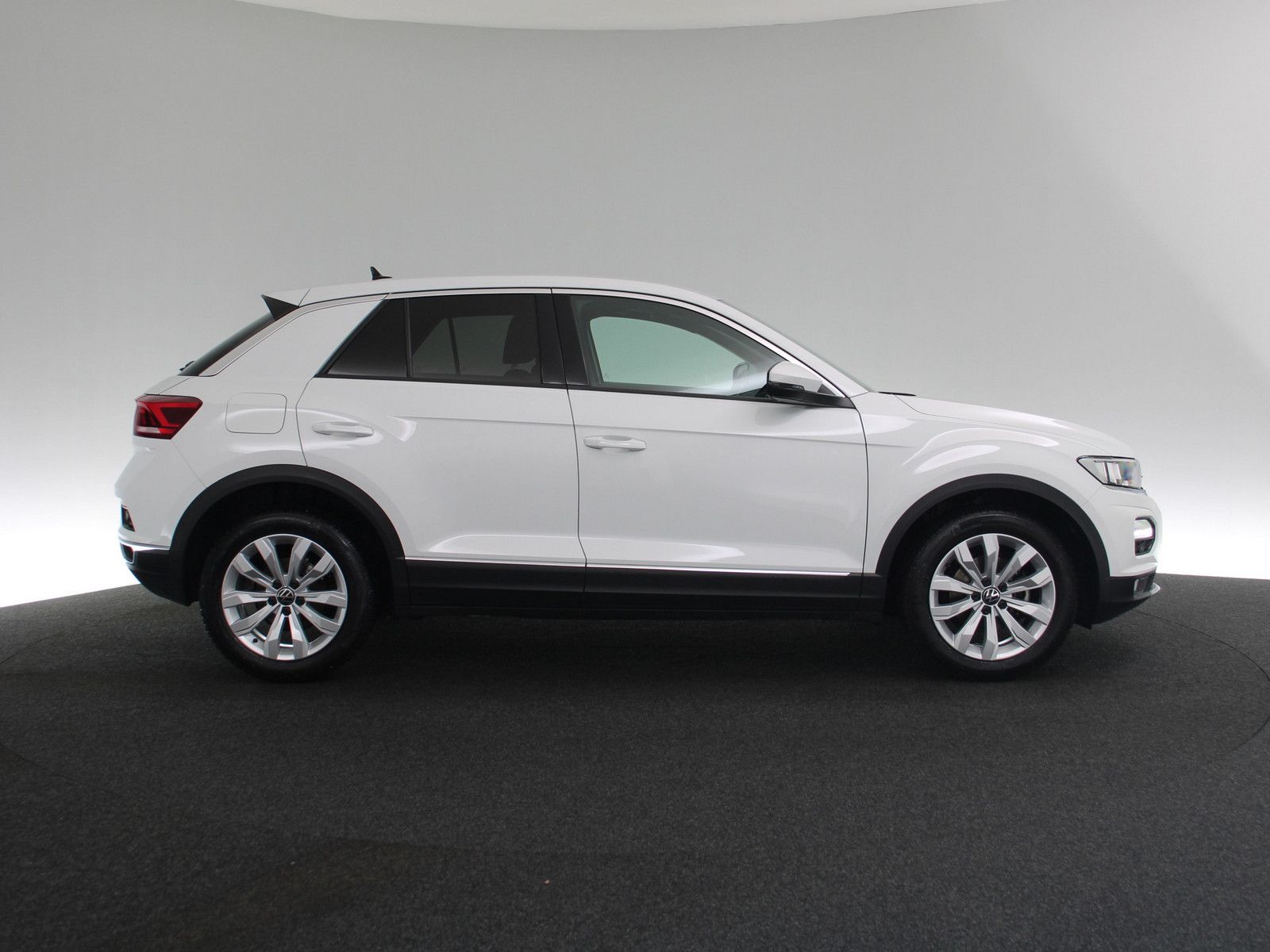 Volkswagen T-Roc 1.5 TSI Sport - Samsaru's Car Outlet