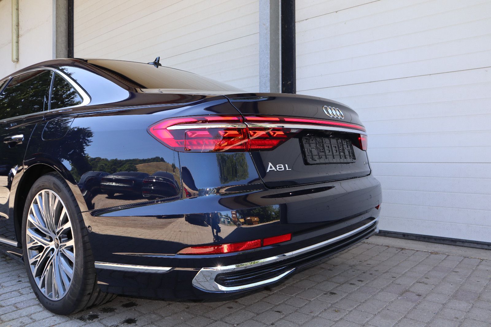 Audi A8L 60 TFSI e lang exclusive S-Line - Samsaru's Car Outlet