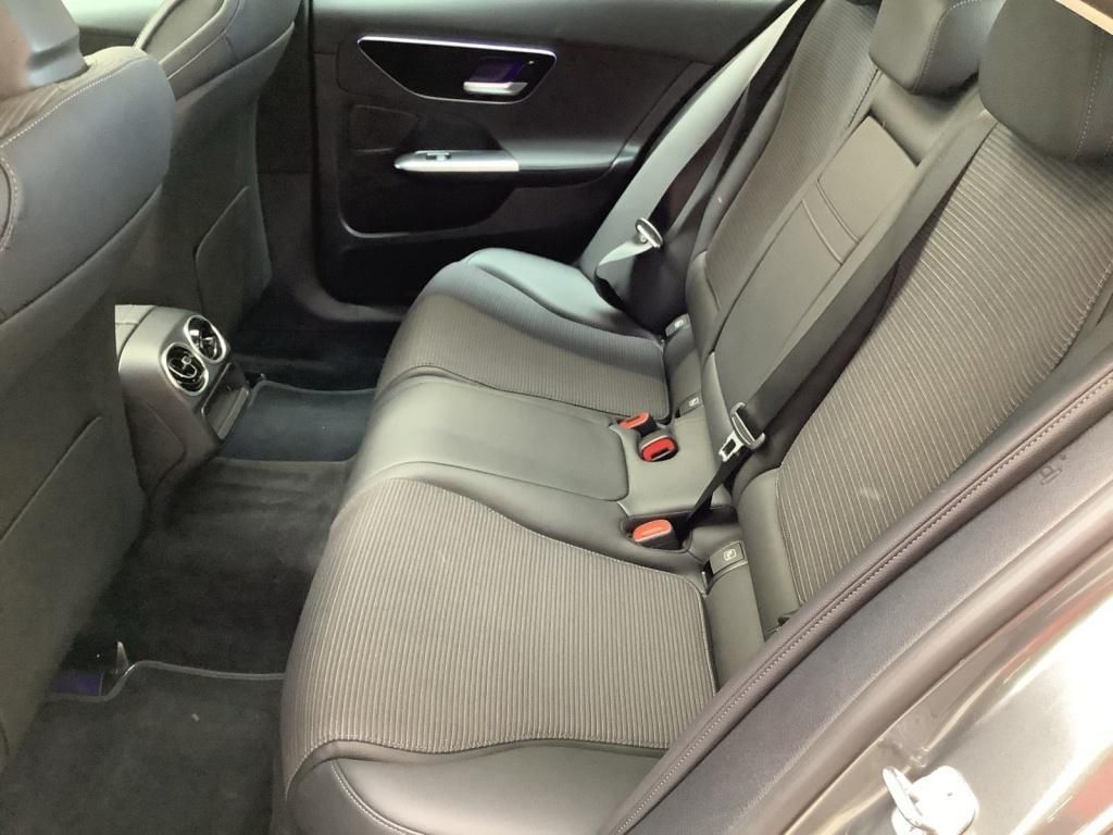 Mercedes-Benz C 180 Avantgarde - Samsaru's Car Outlet
