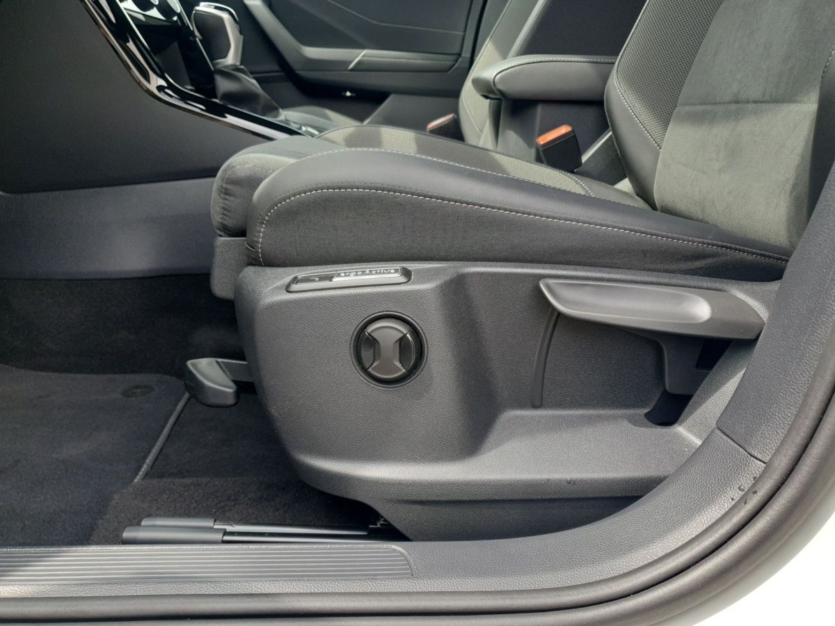 Volkswagen T-Roc R-LINE Black - Samsaru's Car Outlet