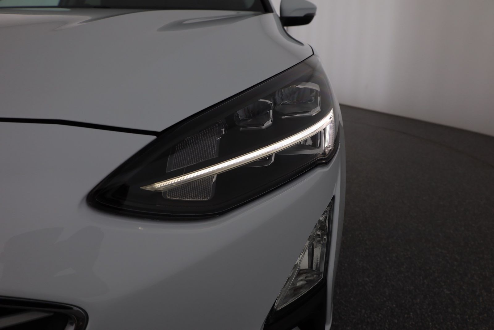 Ford Focus Turnier 2.0 EcoBlue Aut. - Samsaru's Car Outlet